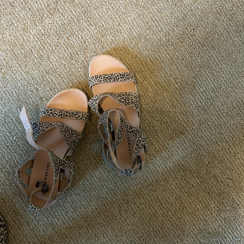 Lucky brand Sandler wore once